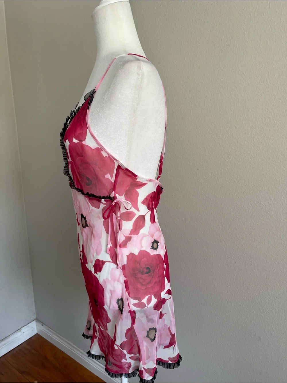 Jones New York Pink & Red Floral Satin Chemise with Black Trim - Picture 4 of 7